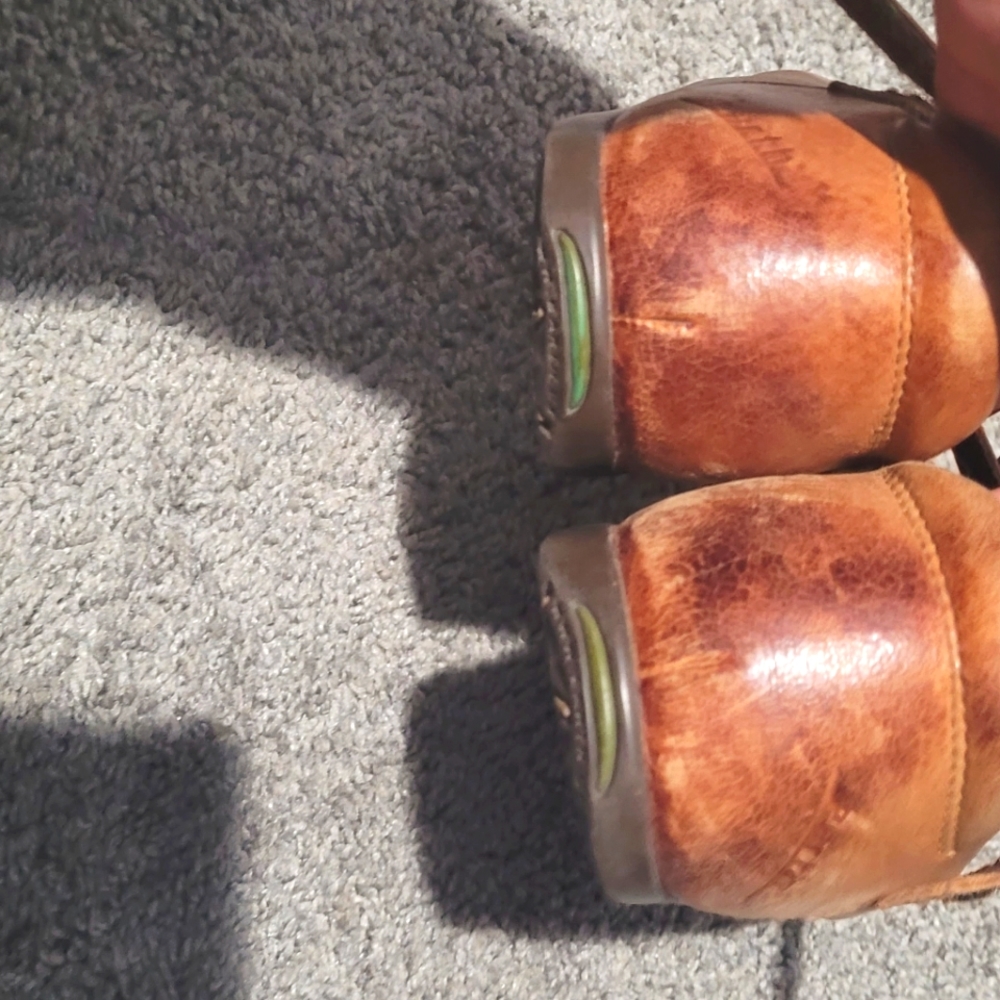 Earth Shoes - Picture 2 of 4